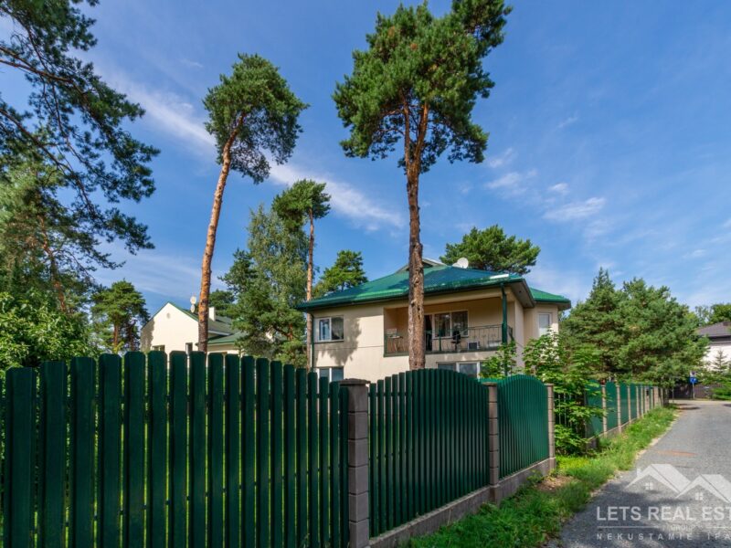 211,9 м² дом, 1109 м² земля, Ул.Трейлиню 43, Вецаки, Рига, Латвия.
