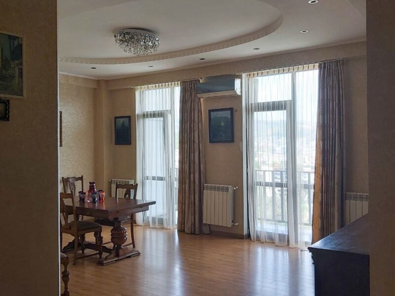продается 3-комнатная квартира престижный район Багеби. город Тбилиси